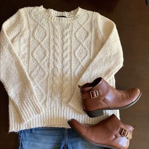 Chunky crème cable knit sweater